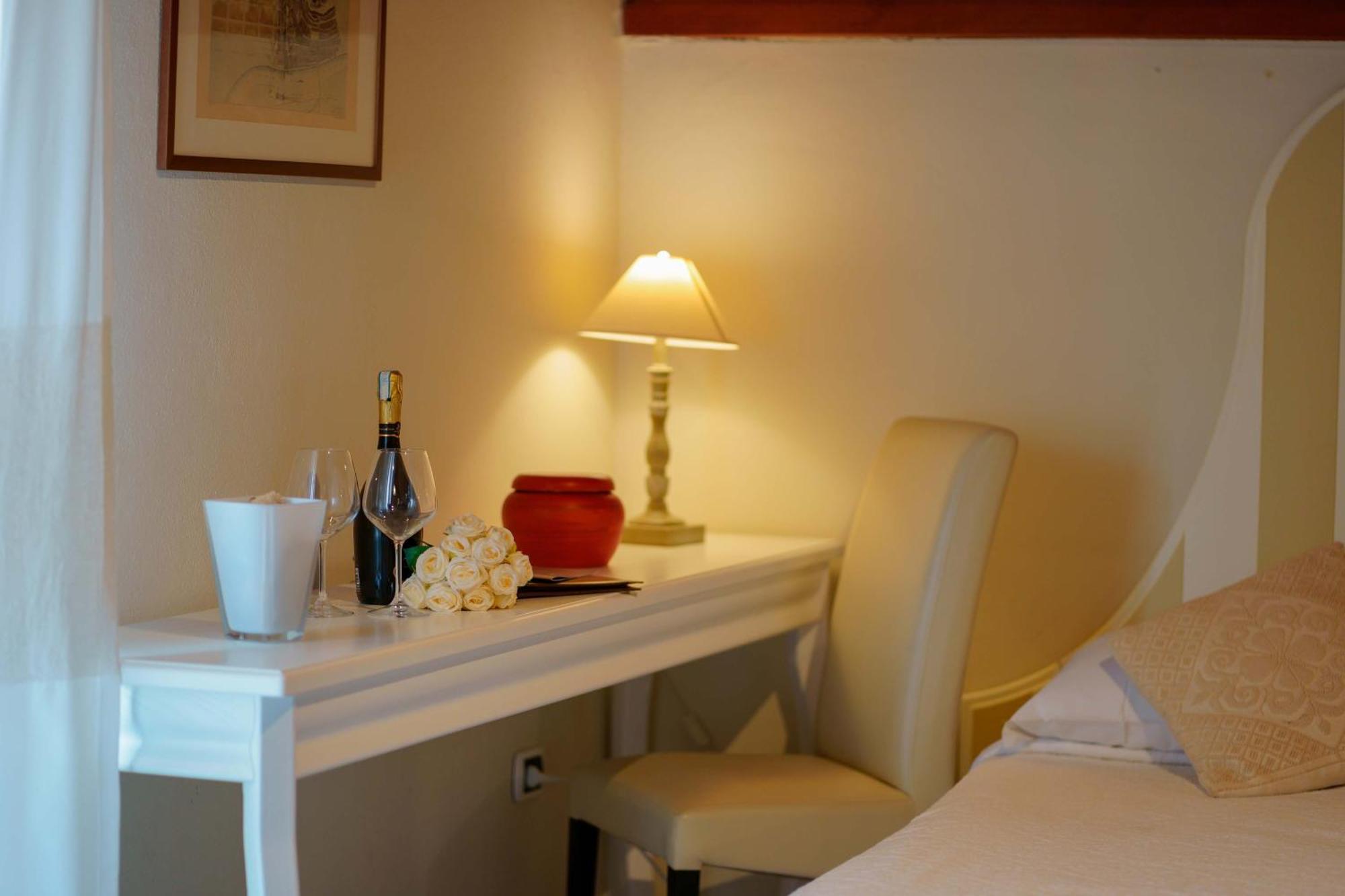 Palazzo Pischedda Hotel Bosa Kamer foto