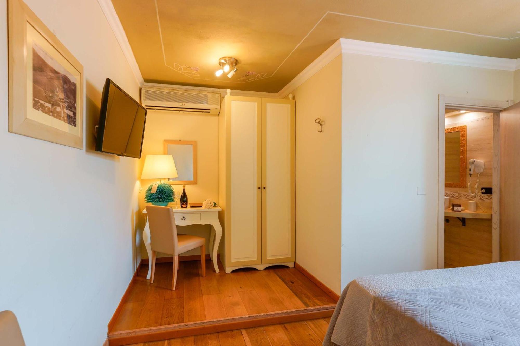 Palazzo Pischedda Hotel Bosa Kamer foto